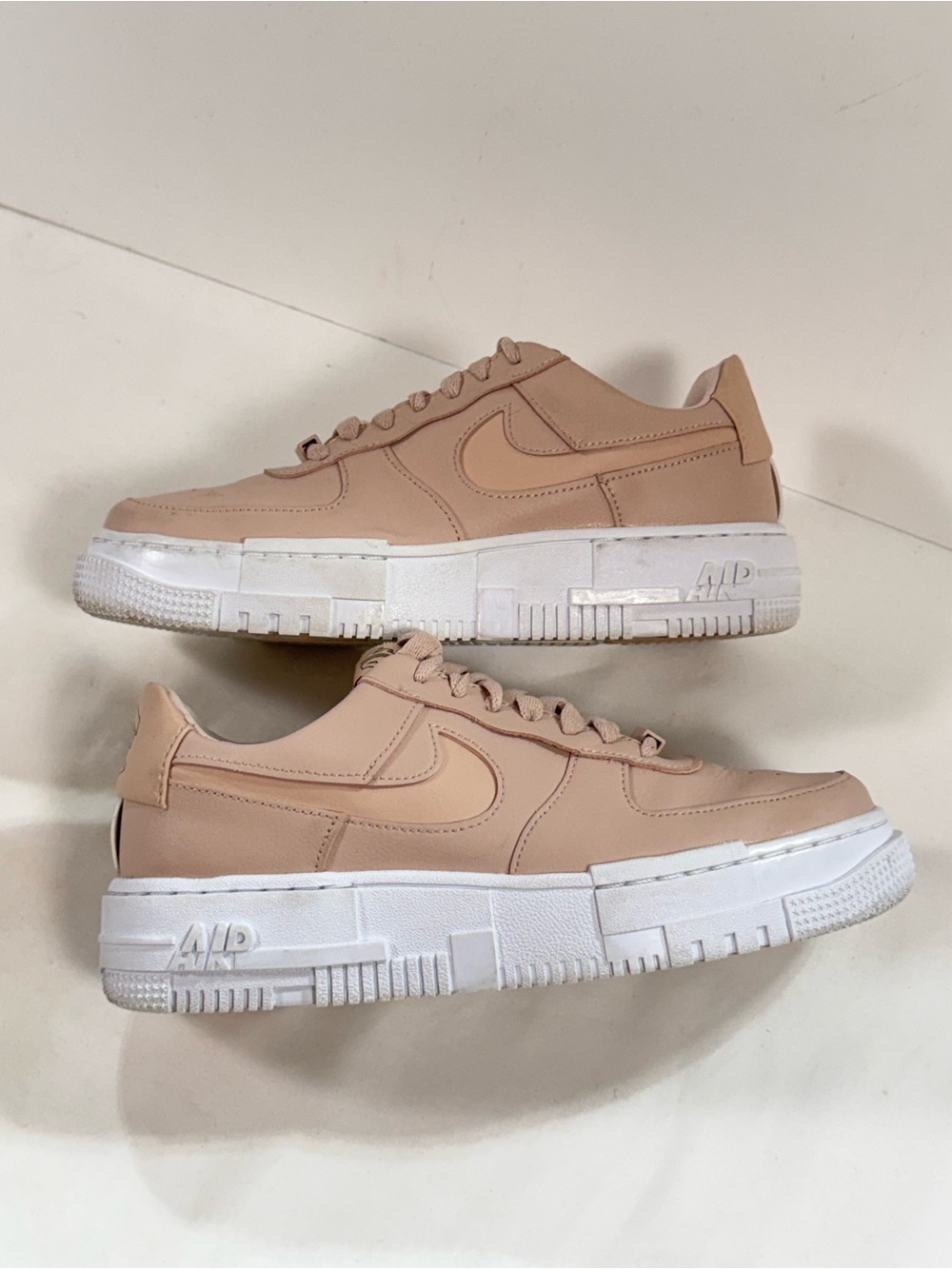 NIKE WOMEN'S blush/taupe Air Force 1 Low top sneaker size 7 - Picture 7 of 9